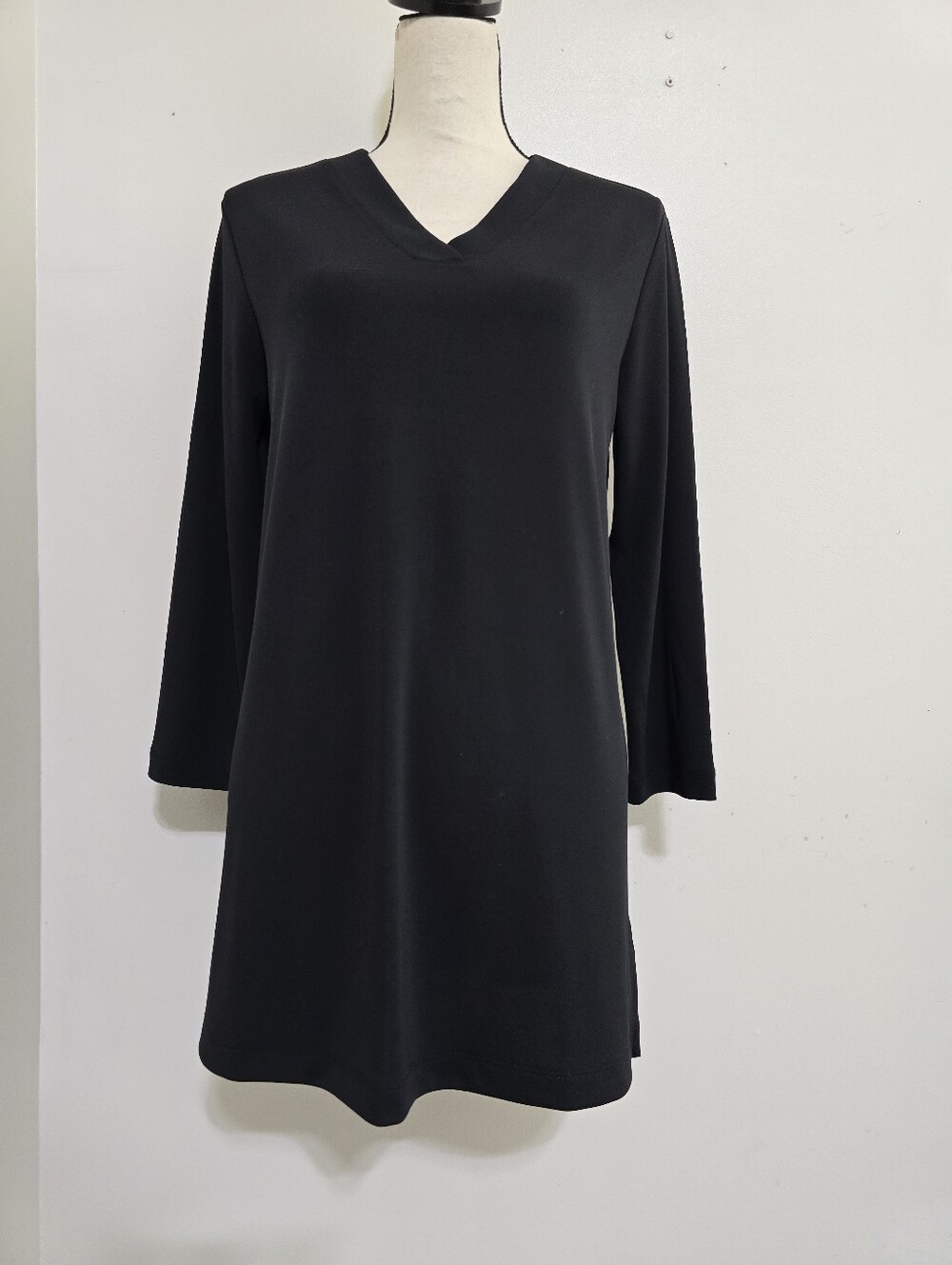 LANDS END size Small V NecK Basic Minimalist 3/4 Sleeve Tunic Shirt Solid Black